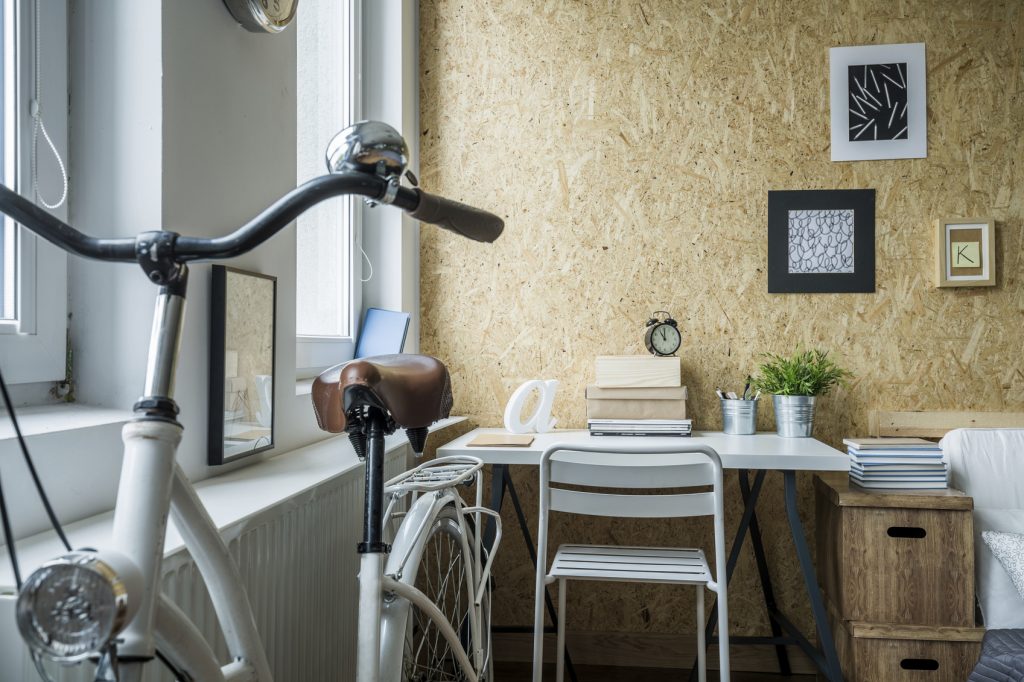 Small room arrangement with place for bicycle